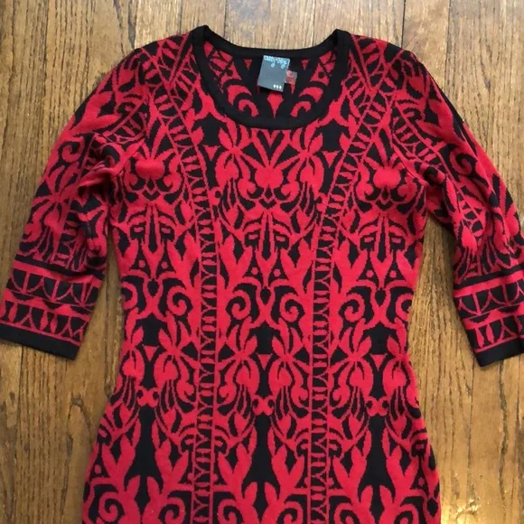 Gabby Skye Black & Red Abstract Scoop Neck 3/4 Sleeve Stretch Sweater Dress - Picture 4 of 6